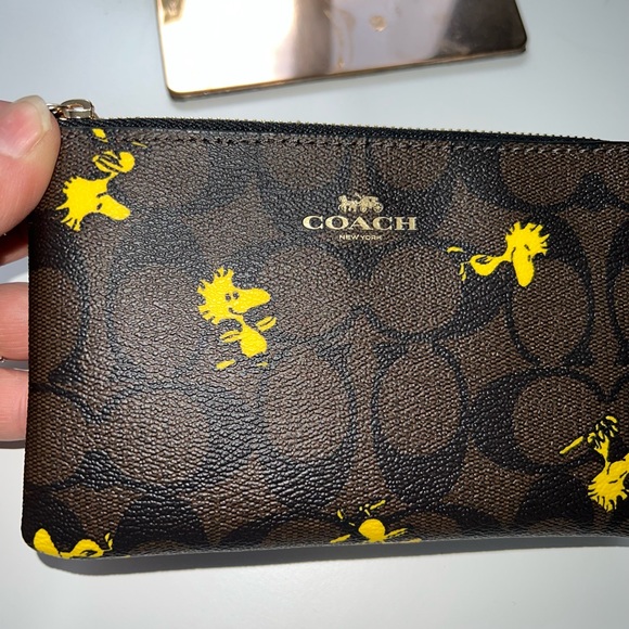 COACH Wristlet PEANUTS Woodstock Signature Coated Canvas and smooth leather NWT - Picture 3 of 4
